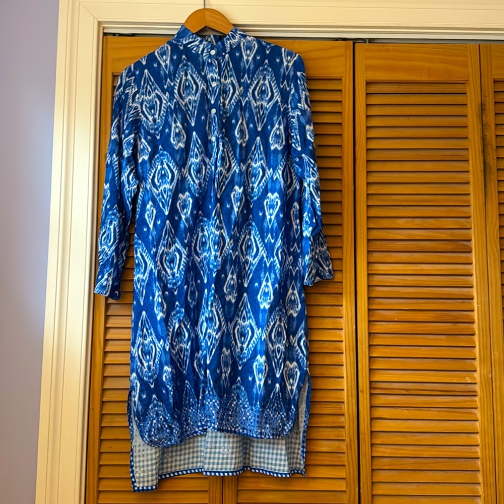 Walker & Wade beach dress/coverup, M. rayon. Falls at knee and longer in back.